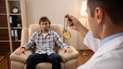 Пациент на сеансе гипноза